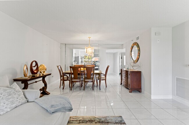 Foto del edificio - 5876 Regal Glen Dr