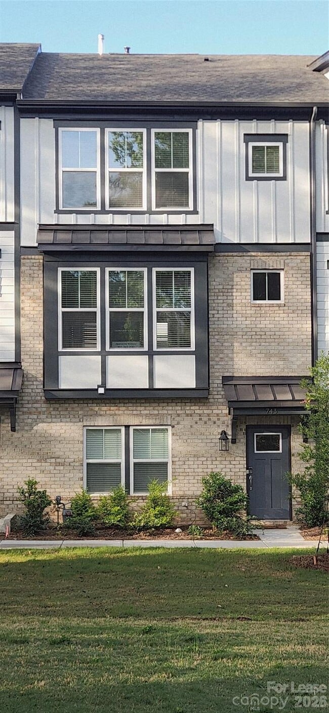 Building Photo - 743 Hoke Ln