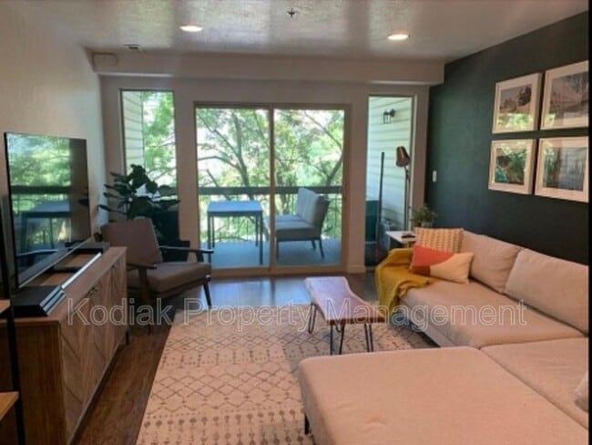 Photo - 1046 E 400 S Apartment