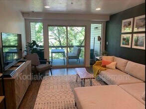 Building Photo - 1046 E 400 S