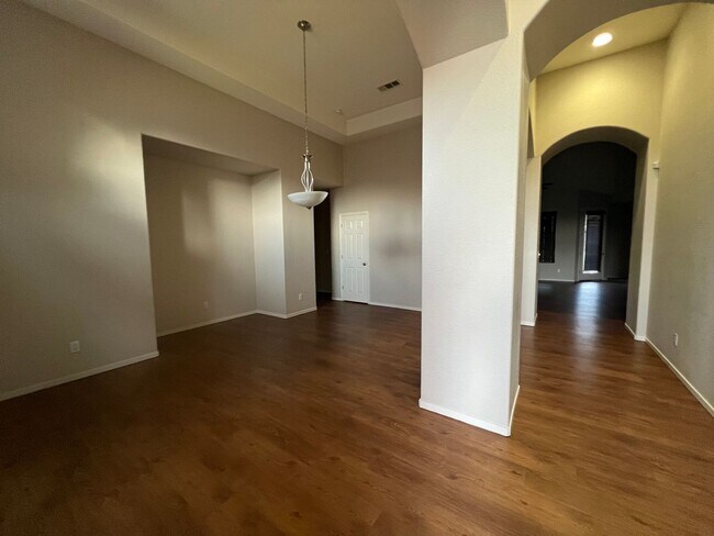 Foto del edificio - 1976 Arneis Ave