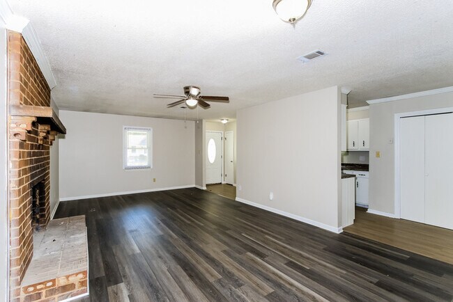 Foto del edificio - 233 Dry Creek Rd