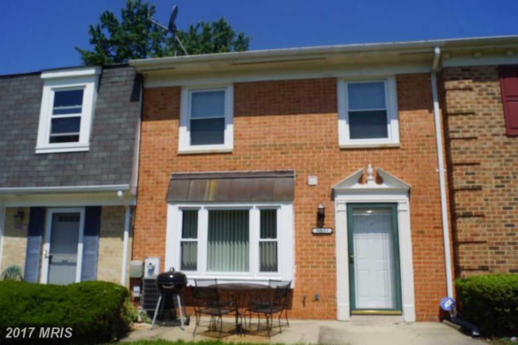 Building Photo - 9065 N Laurel Rd