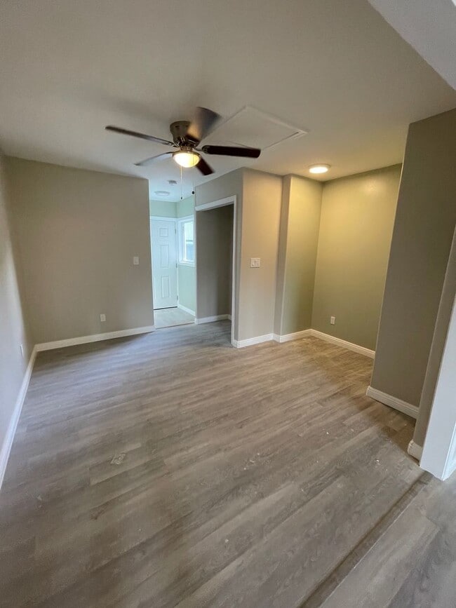 Building Photo - 3 bedrooms, 4 baths and detached bedroom/den in a Multiplex Single Family Home in Lower Nuuanu