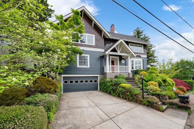 Foto del edificio - Absolutely Stunning Terwilliger Heights Home.