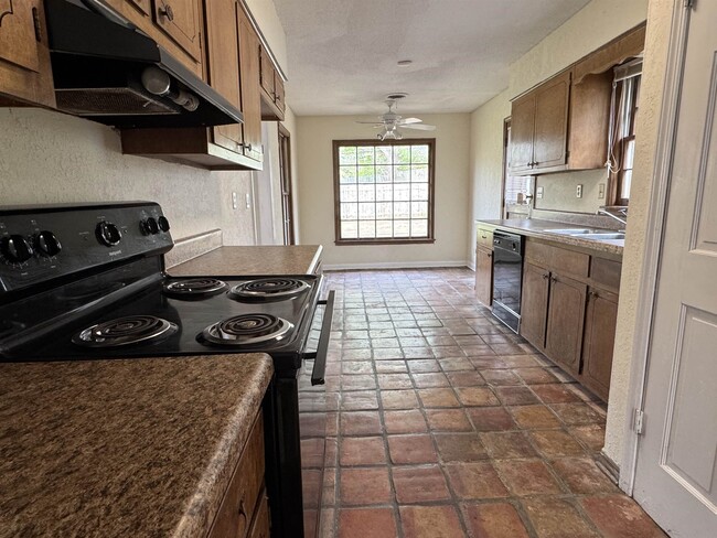 Foto del edificio - 2295 Eastover Dr