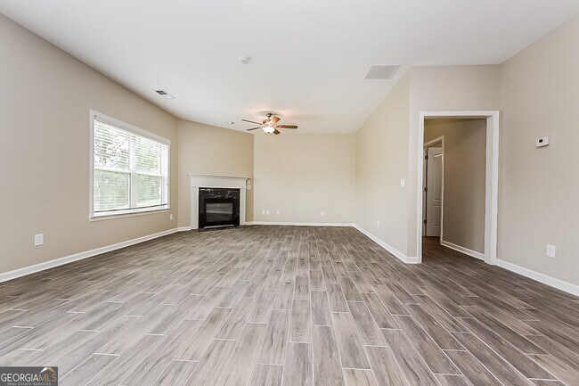 Foto del edificio - 6214 Baltusrol Terrace