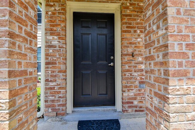 Foto del edificio - 810 Sterling Creek Cir