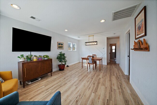 Foto del edificio - Charming 3 Bedroom Home Near Sloan's Lake
