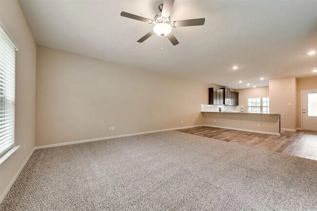 Foto del edificio - 7644 Thunder River Rd