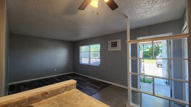 Foto del edificio - 7317 46th Ave N