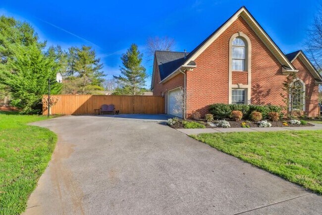 Building Photo - Knoxville 37934 - Farragut - 4 Bedroom, 2....