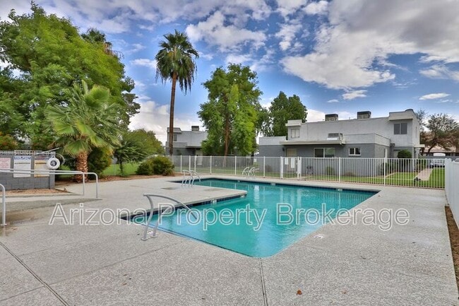 Building Photo - 6653 N 27th Ave