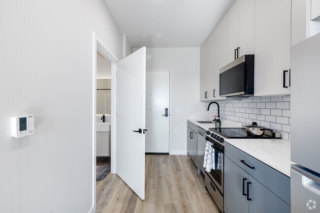 1BR, 1BA - 350SF - Kitchen - The Parkline