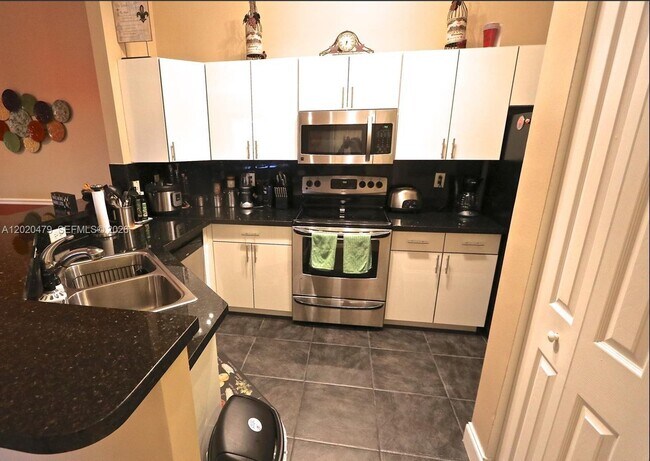 Building Photo - 4602 SW 160th Ave