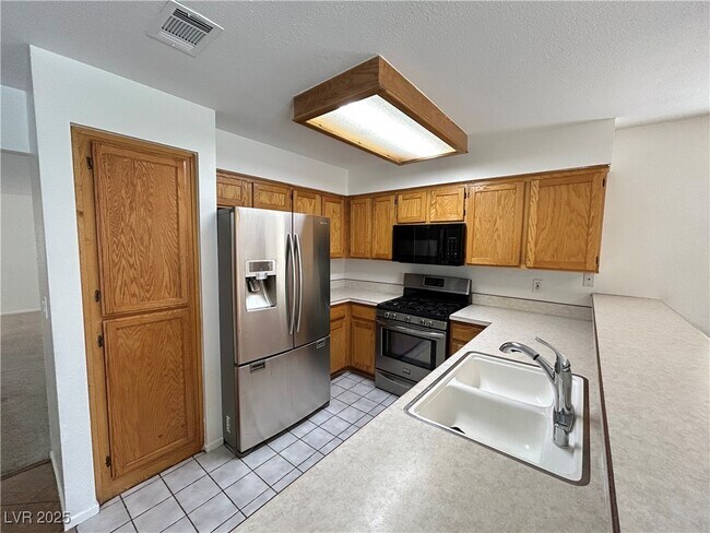 Building Photo - 4060 N Elkridge Dr
