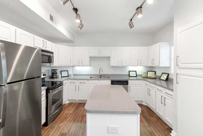 Building Photo - Providence in the Park