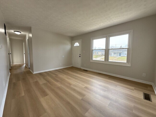 Foto del edificio - Beautifully Updated 3BR Home w/ Fenced Yard & 2-Car Garage