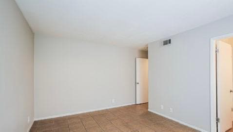 Building Photo - 2388 Valley Dr