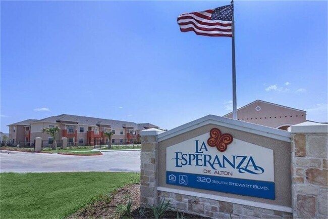 Foto del edificio - 320 S Stewart Blvd