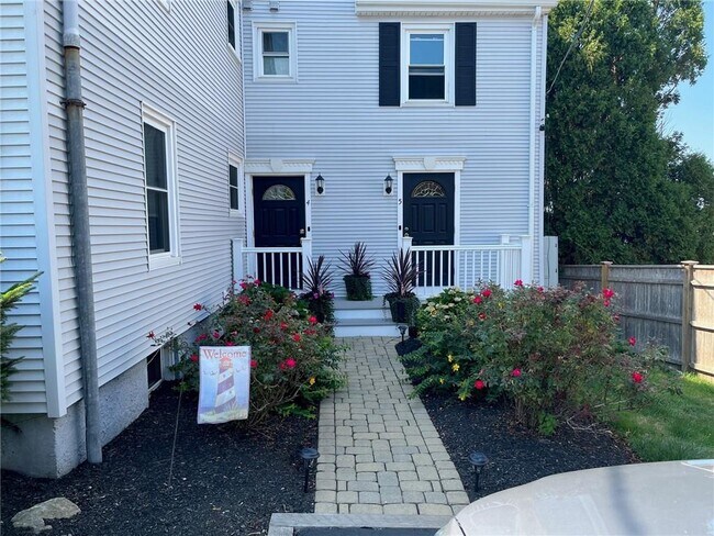 Foto del edificio - 249 Tuckerman Ave