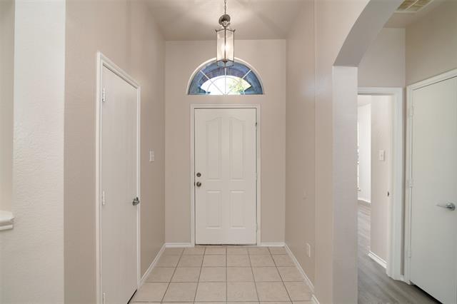 Building Photo - 9901 Amaryllis Ln