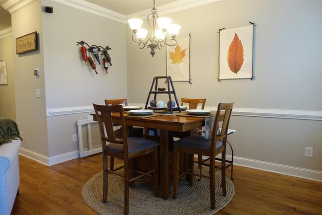 Foto del edificio - 7480 Jamestown Dr