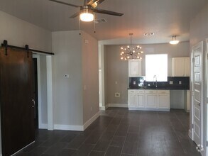 Building Photo - 1806 Perez St
