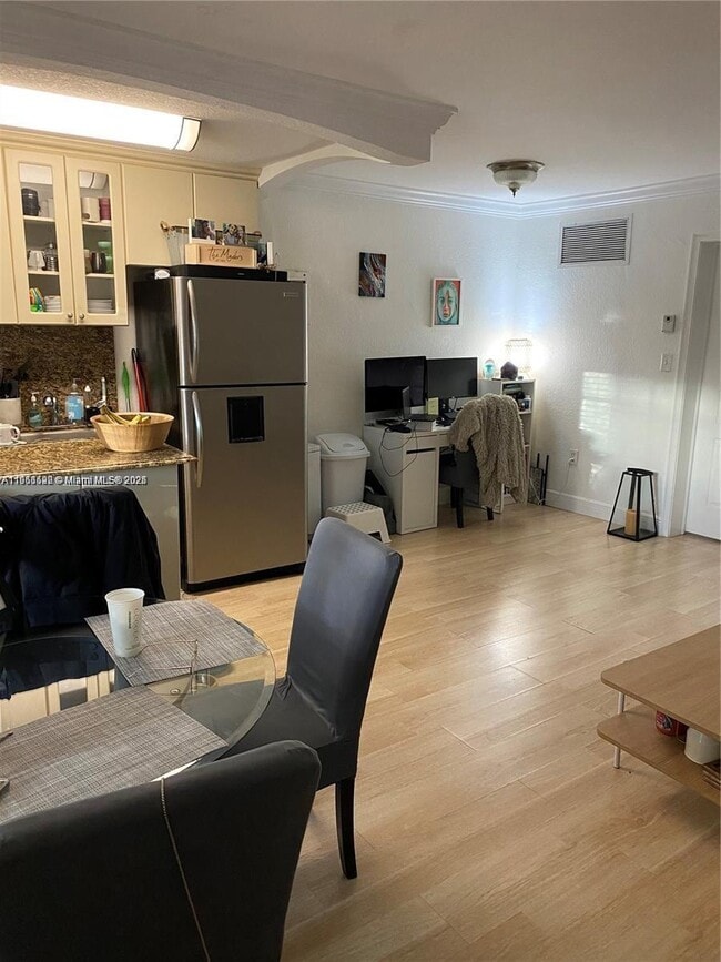 Foto del edificio - 3245 Virginia St