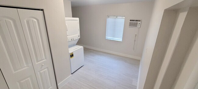 Foto del edificio - 927 NE 122nd St