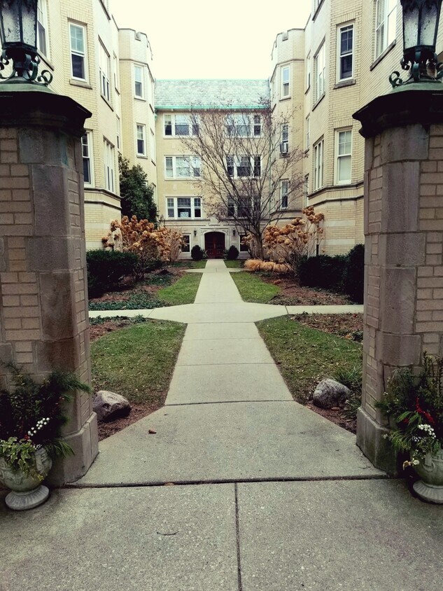 Primary Photo - 821 Forest Ave
