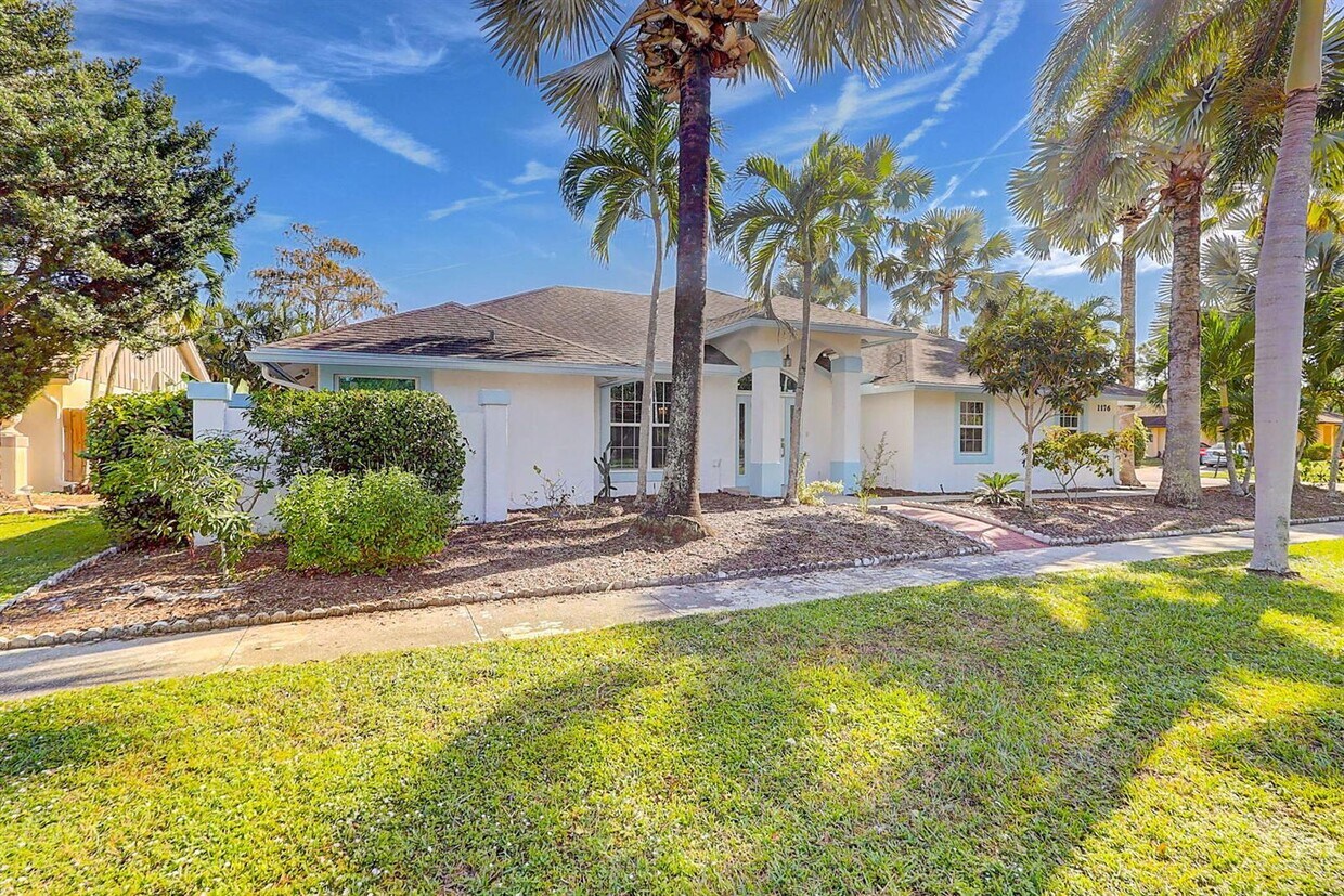 Primary Photo - 1176 Staghorn St
