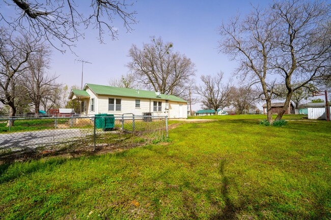 Building Photo - 3 Bed 2 Bath Sapulpa, Move-in ready!