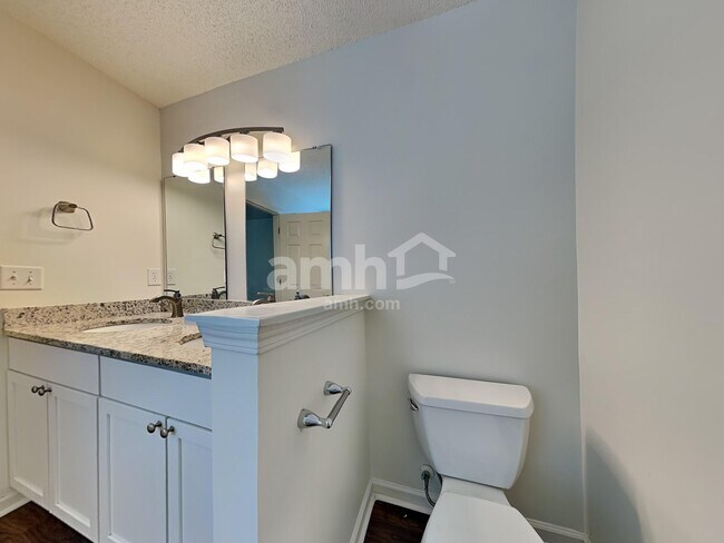 Foto del edificio - 5057 Thornton Dr