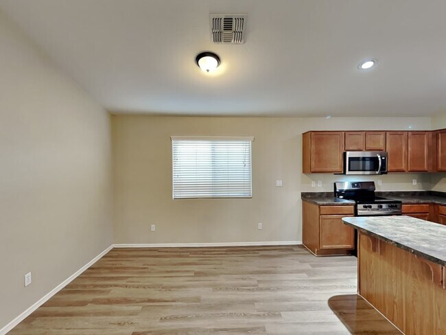 Foto del edificio - 45780 W Rainbow Dr