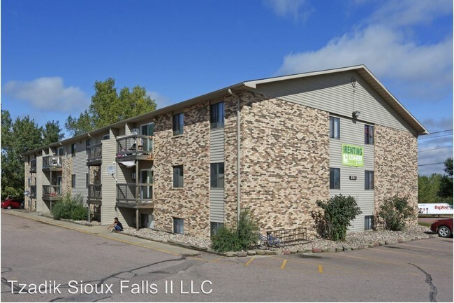 Foto del edificio - 3 br, 1 bath Apartment - 221 N. Cleveland