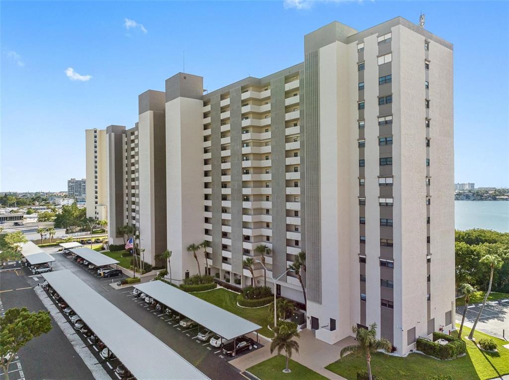 Foto principal - 7050 Sunset Dr S