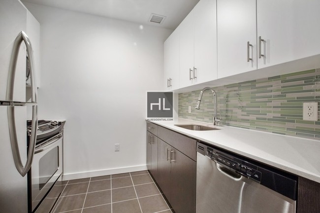 Building Photo - Luxury Studio Apartment In North Williamsburg