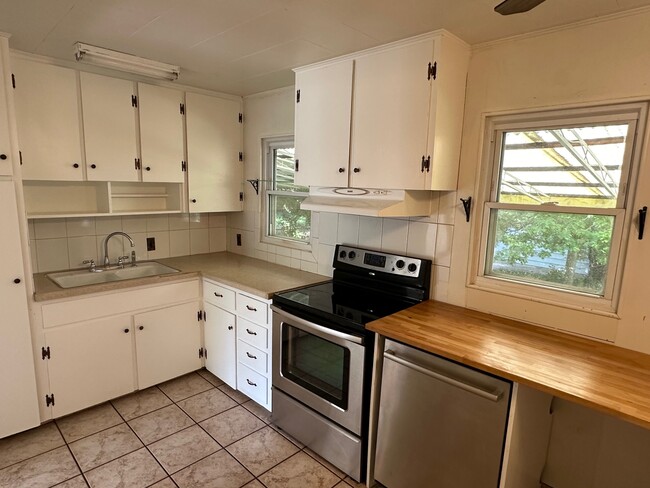 Foto del edificio - 2302 Willow Creek Dr
