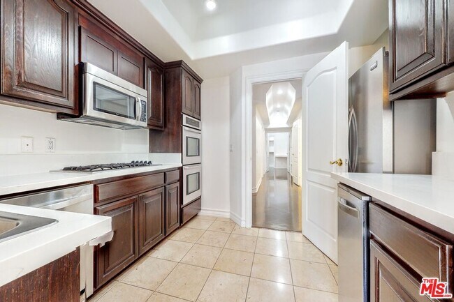 Foto del edificio - 353 S Reeves Dr