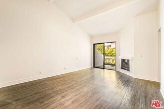 Building Photo - 1559 Palisades Dr