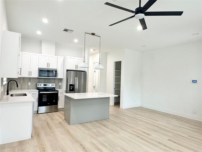 Foto del edificio - 6528 Weston St