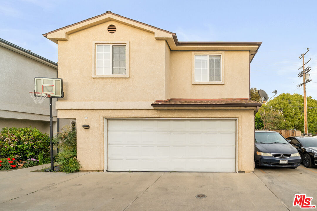 Foto principal - 9155 Cedros Ave
