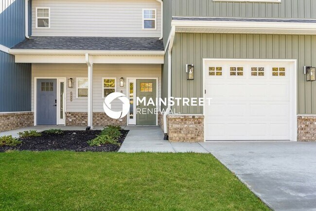 Building Photo - 3 Bedroom Pet-Friendly Home in Jeffersonville, IN with Main Street Renewal