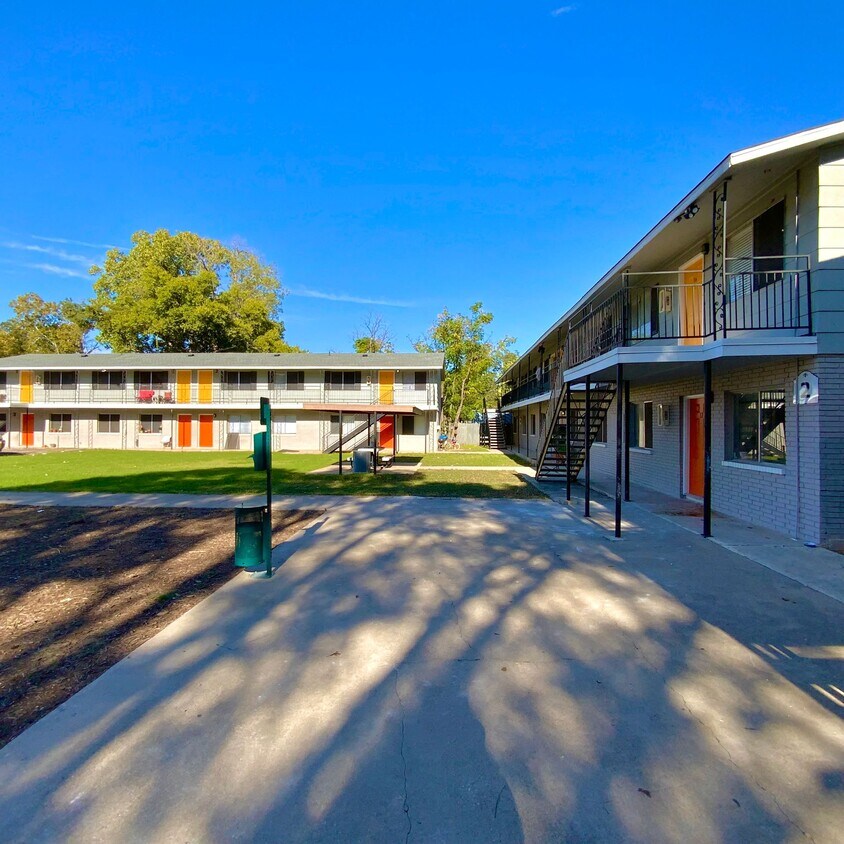Foto principal - Spacious 2 Bedroom / 1 Bathroom Apartment ...