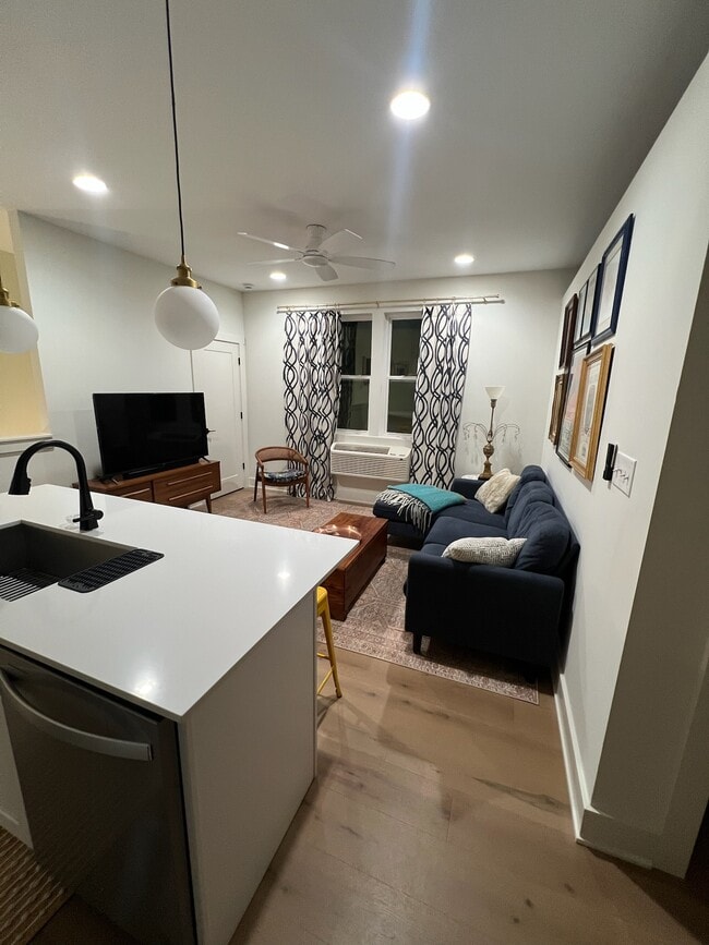 Foto del edificio - 1114 English Ave