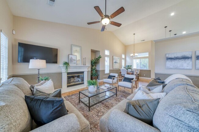 Foto del edificio - Gorgeous 3/2 Home in well established Clovis Neighborhood