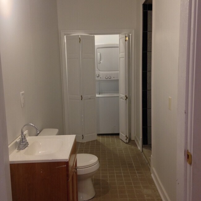 Building Photo - 1025 Church St