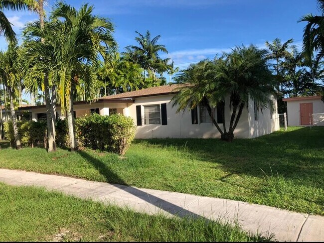 Foto del edificio - 14321 Boggs Dr