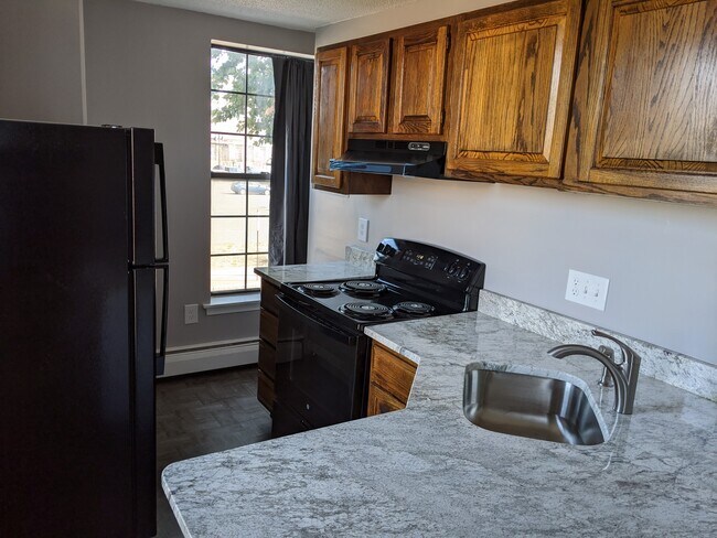 Kitchen - 101 Huyshope Ave